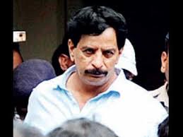 Bol teri maa chod rha hu mai akela. Pradeep Sharma Resigns From Force