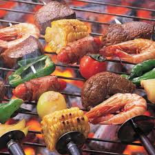 Aprende la preparación de la comida, el recoger pedidos en restaurantes, cocinar comidas diferentes como pasteles, pizzas, hamburguesas. Juego De Vender Alimentos En La Barbacoa