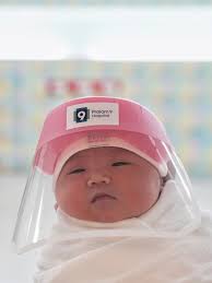 Muka bayi baru lahir merah. Foto Antisipasi Corona Bayi Baru Lahir Di Thailand Pakai Pelindung Wajah Kumparan Com