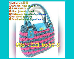 Jual aneka tas kulit wanita, tas kulit rajut murah untuk wanita, tas wanita langka, aneka tas unik untuk wanita, tas tas kulit rajut model cinta 06 ini sangat cocok buat anda yang demen dengan model dinamis namun tetap elegan, memiliki paduan warna yang esklusif menunjukkan kelas tersendiri. Jual Distributor Suplier Grosir Import Ekspor Tas Dompet Rajut Branded Terbaru Wanita Cewek Perempuan Murah Online Handmade Tas Laptop Tas Selempang Tas Rajut