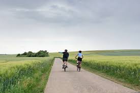 Das haus wegenknecht befindet sich auf der nordseeinsel sylt in westerland. Sahra Wagenknecht Auf Fahrradtour Mit Der Linken Spitzenkandidatin Der Spiegel
