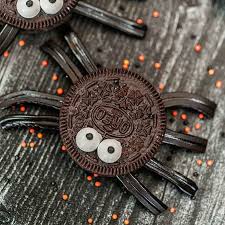 Oreo's new halloween cookie decorating kit combines crafts and snacks for monstrous fun. Spider Oreo Cookies Fun And Easy Oreo Spider Cookies