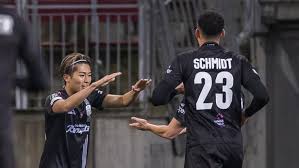 Der linzer spieler bekommt ein feines zuspiel von hong serviert. Erfolgreich Der Lask Steht Im Achtelfinale Der Conference League Kurier At