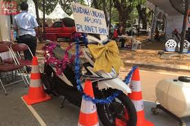 Syaratnya mudah, pelanggan akan mendapatkan satu kupon undian untuk setiap pembelian ban pirelli di gerai shop&bike dan diundi setiap. Bikin Melongo Cuma Belanja Rp 100 Ribu Di Planet Ban Bisa Dapat Honda Beat Atau Vespa Lx Semua Halaman Motorplus