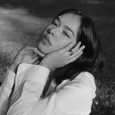 Ana Landa's Instagram, Twitter & Facebook