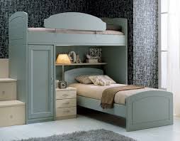 Letti contenitore per ottimizzare lo spazio in camera da letto uno dei primi risultati raggiunti nella produzione di letti salvaspazio è il letto contenitore. Letto A Soppalco Ad Angolo In Legno Massello A 2782 Euro