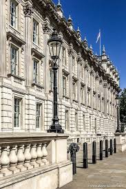7 Tv Shows Set In London You Have To Watch These If You Love London In 2020 Best Places In London London Places London
