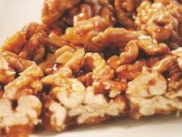 Il procedimento per preparare il croccante di nocciole a casa è semplice e si può utilizzare per preparare croccanti di tutti i tipi: Croccante Alle Noci Ricetta Petitchef