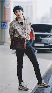 Pin By Lucia Ortega On Hyunjin In 2020 Korean Airport Fashion Airport Fashion Kpop Kpop Fashion Outfits