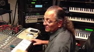 Registrati gratis e accedi subito alle prime video lezioni. Come Rinasce Una Canzone Dimostrazione Di Un Arrangiamento Musicale Youtube