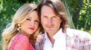 Edvin marton felesége megírta, a hajnali viharban megijedt és elszökött a család kedvence, szofi, a spániel. Kulon Szilveszterezik Edvin Marton Es Felesege 24 Hu