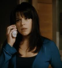 I really love Sidney's look in Scream 4! Her hair is the longest its ever  been, even longer than her hair in Scream. Is it just me? : r/Scream