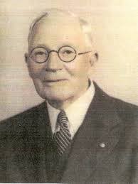 George Poll's Instagram, Twitter & Facebook