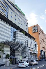 Each evening, guests are invited to enjoy a drink in the cozy lounge bar. Hotel Review Holiday Inn Johannesburg Rosebank A Lovely Pointbreaks Stay You Went Where