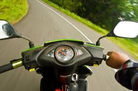 Perbaikan dan penyetelan sistem kemudi, rem dan suspensi sepeda motor. Video Rawat Area Kemudi Sepeda Motor Untuk Cegah Karat