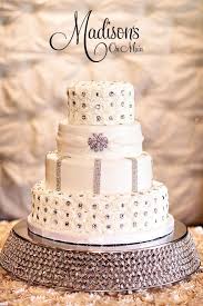 White Buttercream With Cake Jewels Mooie Taarten Taart Huwelijk