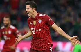 Sobald eine terminauswahl möglich ist, werden sie verständigt. Lewandowski Hits Hat Trick To Pass 300 Goals For Bayern Munich France 24