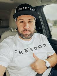 Jelly roll pays tribute to late hero