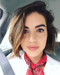 Gefallt 655 Mal 5 Kommentare Adelaide Kane Source Kanesource Auf Instagram Messy Hair Day Adelaidekane Adelaide Kane Messy Hairstyles Hair Day