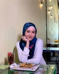 Hannah delisha, shukri yahaya, saharul ridzwan, zarina zainuddin, izzue islam, ruzana ibrahim, erwin dawson, ain edruce penulis skrip: Manisnya Hannah Delisha Bertudung Kool Fm