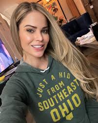 Beth Williams's Instagram, Twitter & Facebook