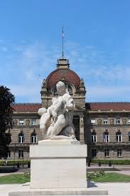 Place De La Republique Strasbourg Parc Square Et Jardin Strasbourg Galeries De Photos Monument Aux Morts