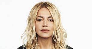 Doma sa za tvrdú drinu v posilňovni odmení pravým šampanským. Dara Rolins Odtajnila Sve Prijmy Z Te Castky Se Protaci Panenky Blesk Cz