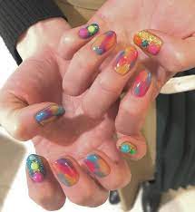ネイル カラフル ポップ 可愛い レインボー ゆめかわいい ユニコーン ニュアンスネイル カジュアル 個性 ネイル トレンドヘアカラー インナーカラー ミディアム