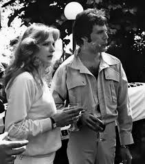 Mary austin (right) was trusted with the location of freddie mercury's ashes. Amazing Images Of Freddie Mercury With His First And Only True Love Mary Austin Artfido