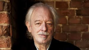 無影無蹤- 「女人可以做好電影配樂的工作嗎？」這位獲得奧斯卡獎的作曲家承認自己一路走來，受到的性別質疑從沒少過。 ．  現年42歲的冰島作曲家希爾朵・古特納多提爾（Hildur  Guðnadóttir）堪稱是目前國際間最受矚目的音樂名家，不過讓她成名的原因不是個人音樂專輯的作曲 ...