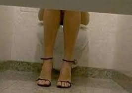 Una telecamera spia è stata rinvenuta nel bagno femminile di un ufficio servizi di perugia, frequentatissimo. Palermo Mette Una Telecamera Nel Bagno Delle Donne Denunciato Un Uomo 95047 It