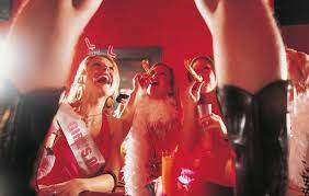 When three suburban moms get tired of trying to make ends meet, they decide it's time to stick up for themselves by robbing the local supermarket at (toy) gunpoint. What Really Goes On At Bachelorette Parties