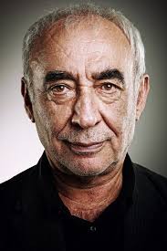 Şener şen'in acı haberini alıp cenaze namazına katılan yakın dostları arasında emel sayın, ara güler, timuçin esen de vardı. Sener Sen In Son Komedi Filmi Amerikali 1993 Oteki Sinema