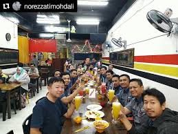 Tempat makan yang enak di bandung ini selalu ramai dikunjungi terutama saat jam makan. Chef Obie Kelas Masakan 1001 Info Resepi Tempat Makan Sedap Di Selangor Restoran Roney Satay Bukit Sentosa Dan Klang