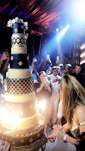 Jlo celebrated her 52nd birthday 🎂 Jennifer Lopez S 50th Birthday Cake Was 10 Tiers