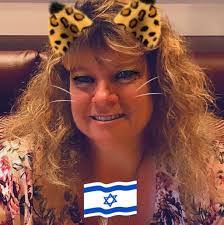 Kellie Ash's Instagram, Twitter & Facebook