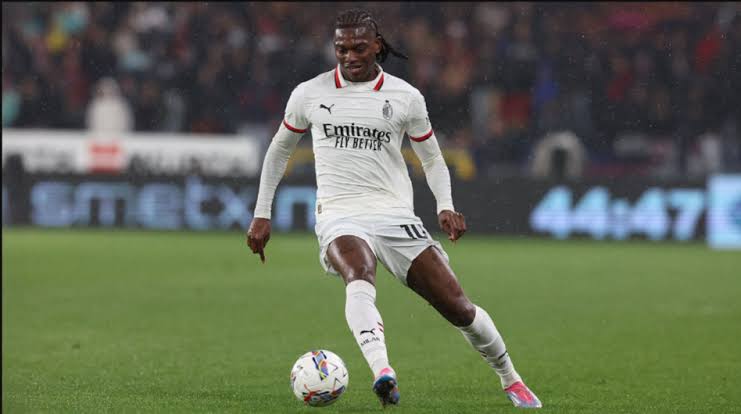 Fenerbahce ajukan tawaran untuk Rafael Leao