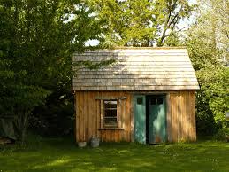 Une Petite Remise De Jardin