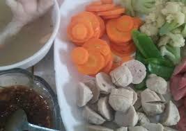 Lihat juga resep soup telor puyuh bakso sosis enak lainnya. Resep Membuat Sop Sosis Bakso Ayam Yang Cepat