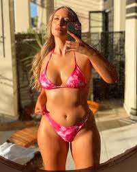 Elle Twerk - Free pics, galleries & more at Babepedia