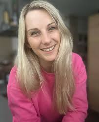 You are a very handsome old man 😍 100 meters away We are very close 🤭