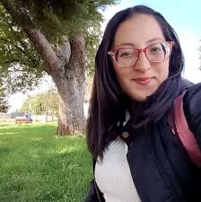 Coche en buen estado , solo se vende por apuro precio poco conversable.