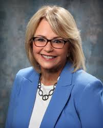 Lori Blount's Instagram, Twitter & Facebook