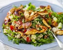 Recette De Salade De Quinoa Au Poulet Et Crudites Recette Salade De Quinoa Poulet Recettes De Cuisine Recette Salade