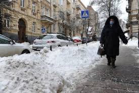 Температура воздуха +12.4°, видимость 9 км, ветер 0 м/с, облачность 55%. Anomalnoe Teplo Vo Lvove 26 Fevralya Video Unian