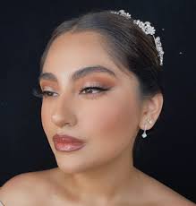 Linda Valenzuela Salon