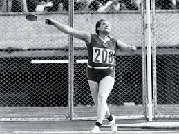 Ma il caso che più di ogni altro ha fatto discutere in tempi più recenti, soprattutto per il modo in cui si è concluso, è quello delle due sorelle sovietiche tamara ed irina press. Athletisme Deces De Tamara Press Sport Business Mag