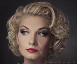 Fortan trug man das haar offen, aber aus dem gesicht gesteckt und ließ die langen locken über die schultern fallen. 1950 S 1960 S Hair Styles For Women 50er Jahre Frisur Lockige Frisuren Naturlocken Frisuren
