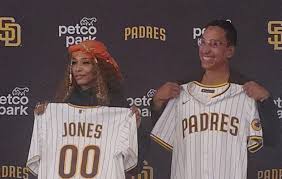 Presentan a los nuevos propietarios de los Padres de San Diego