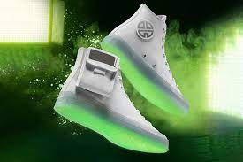 Shop converse malaysia collection online @ zalora malaysia & brunei. The Lay Zhang X Converse Chunk 70 Collaboration Brings The Glow Sneaker Freaker